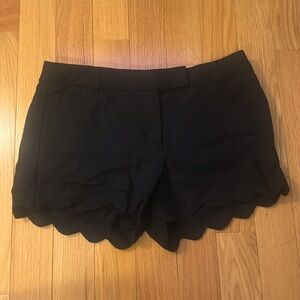 Black linen scallop shorts